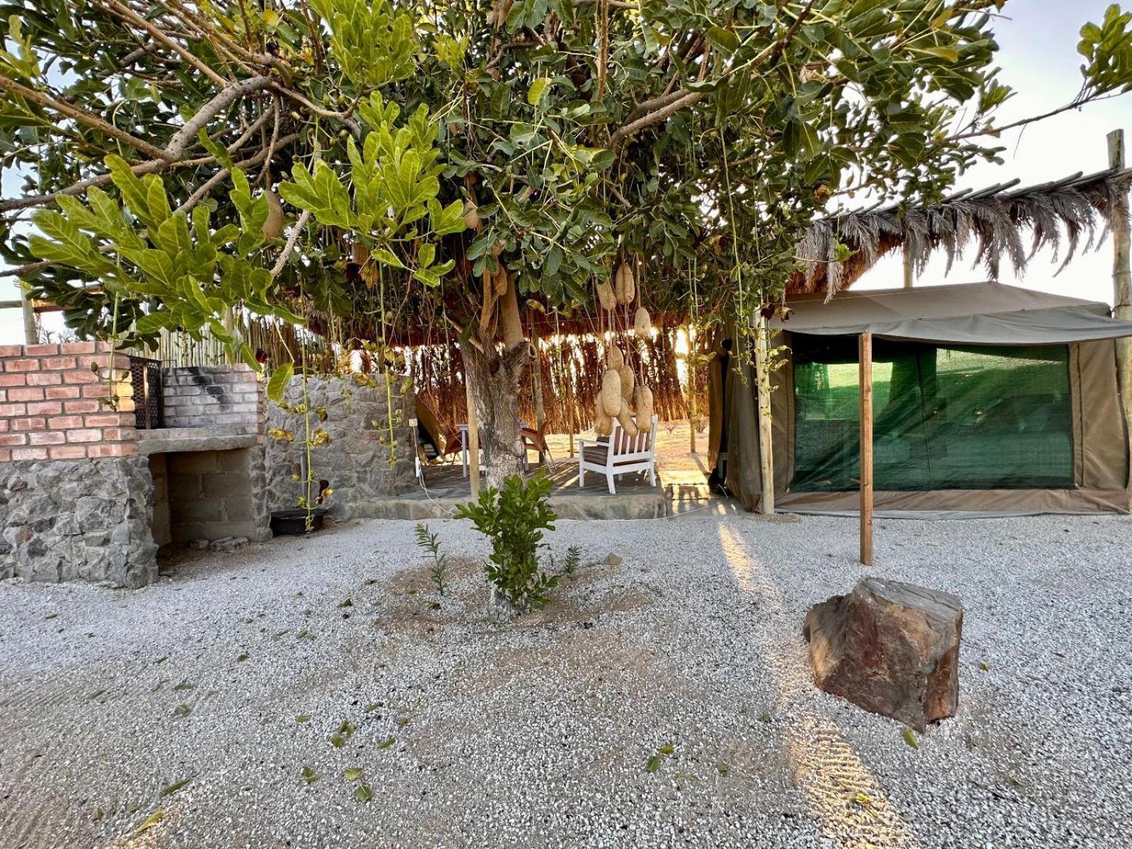 Daureb Isib Campsite&B&B Uis Exterior foto